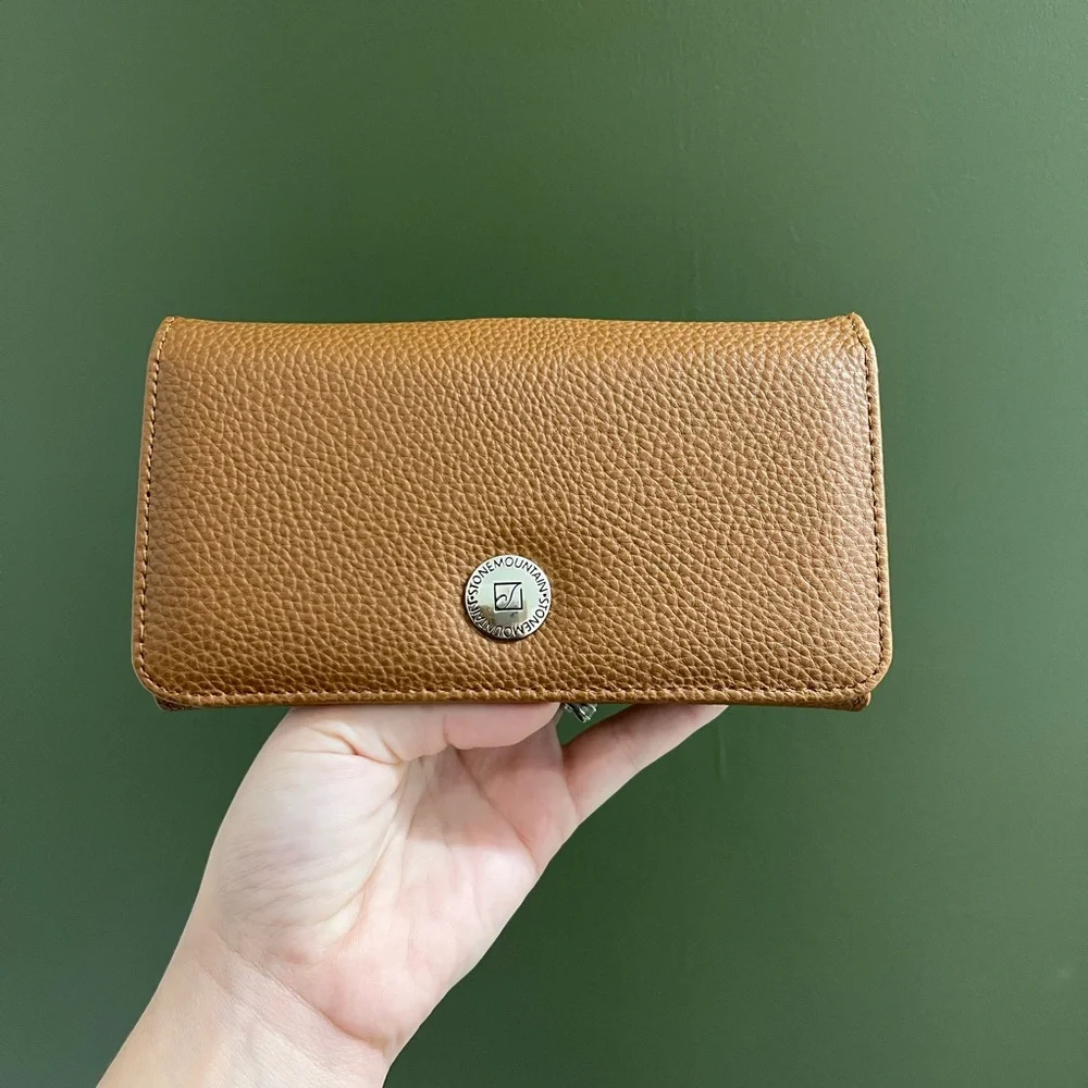 Stone Mountain Accessories Tan Wallet with Silver Accent - Picture 1 of 4